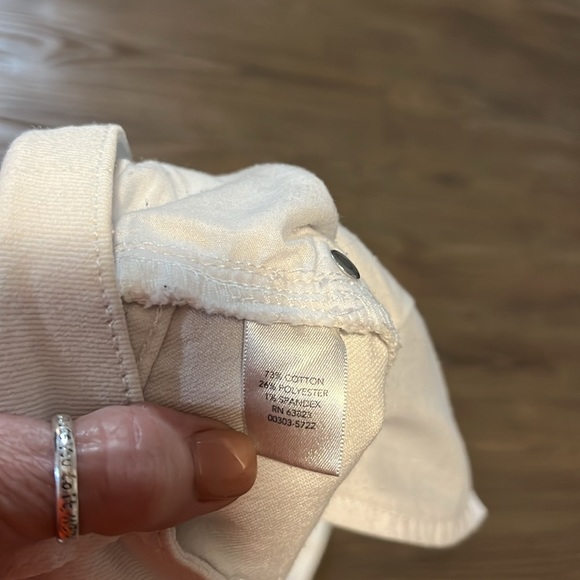 WOMENS CHRISTOPHER & BANKS WHITE CUFFED CAPRIS - Picture 3 of 4